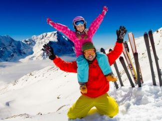 Esquiadores en estación de esquí de Suiza